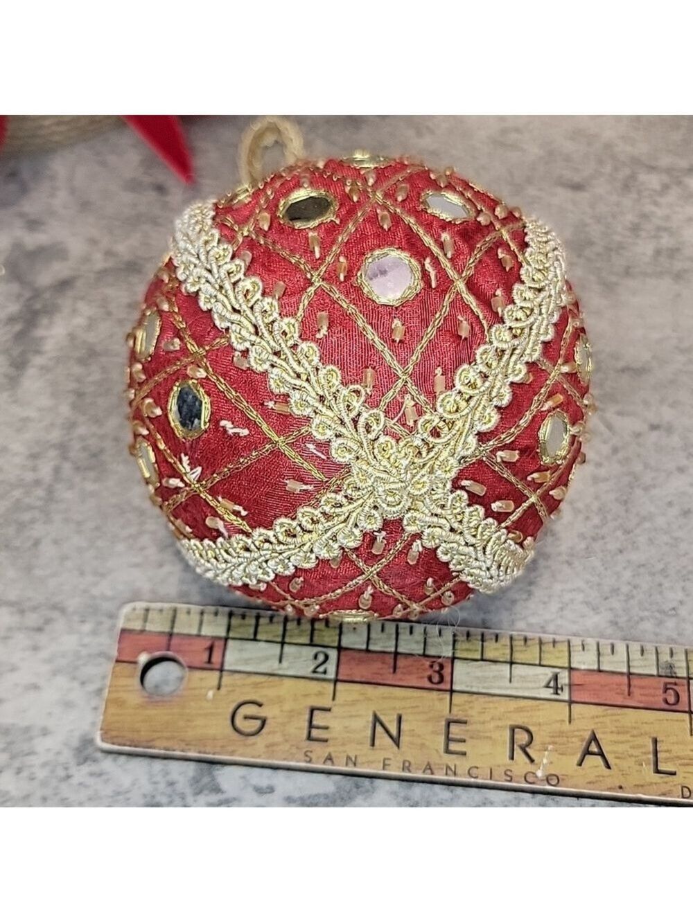 Large Vintage red fabric ornament with beads & mirrors - Picture 5 of 5